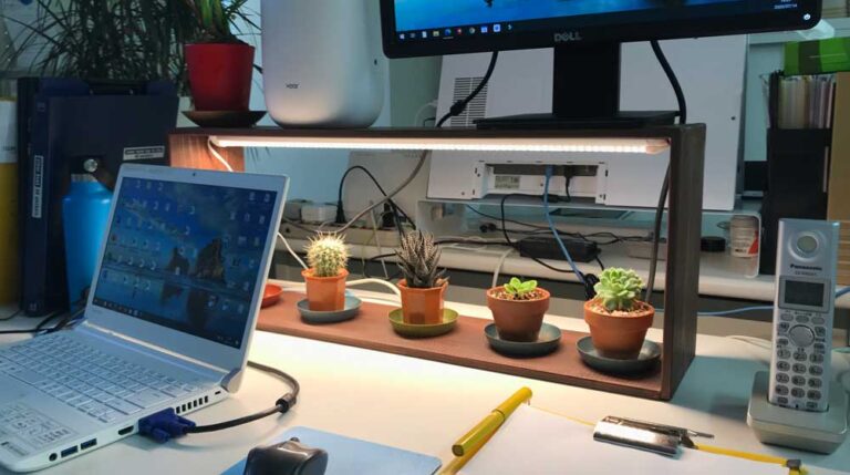 在宅ワーカー必見！狭い部屋でも可能な植物育成用白色LEDライト活用ミニ緑化テクニック