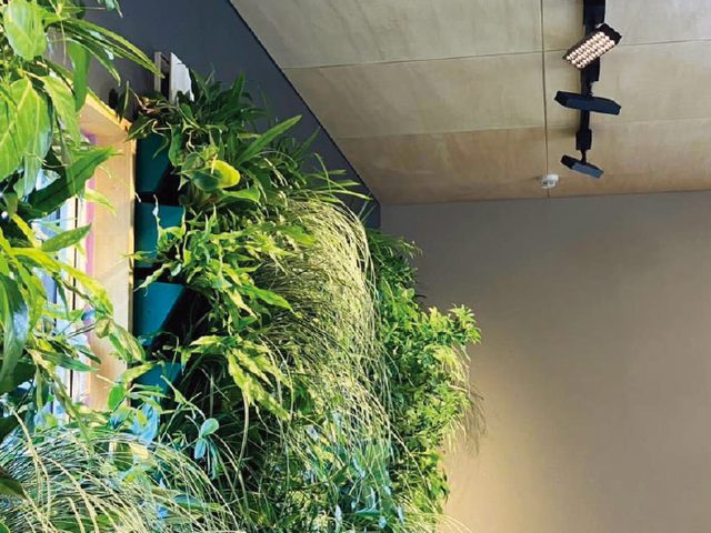長野県 佐藤園芸様の植物育成LED施工例